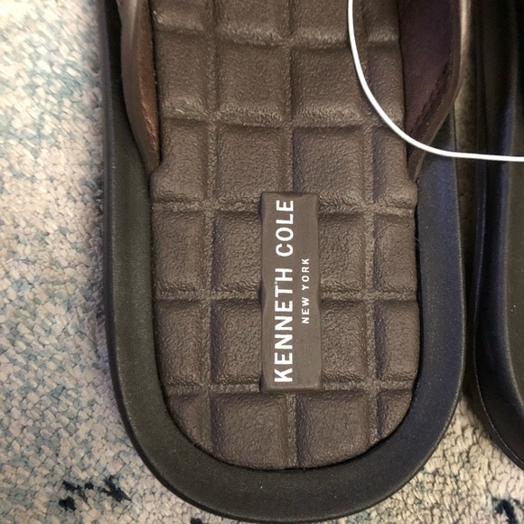 Kenneth Cole Quilted Brown Flip-Flops - Picture 2 of 6